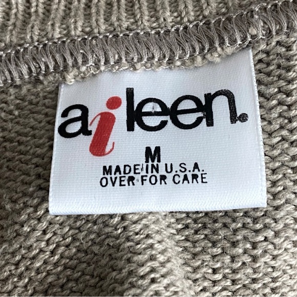 AILEEN mixed media knit short sleeve sweater gold embroidered emblem on chest M - Picture 6 of 7